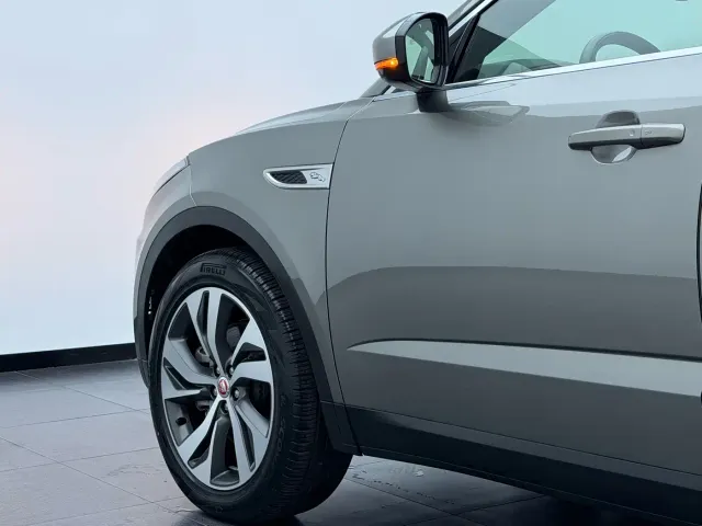 Jaguar E-PACE — Фото автомобиля 8