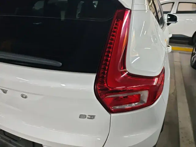 Volvo XC40 — Фото автомобиля 7