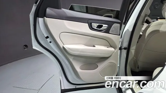 Вольво XC60 — Фото автомобиля 5