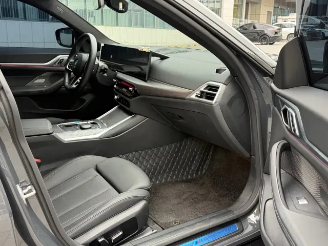 BMW i4 — Фото автомобиля 9
