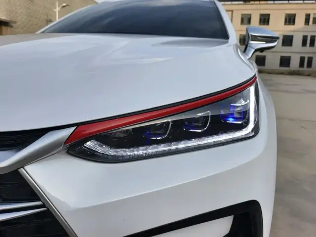 BYD Tang — Фото автомобиля 5