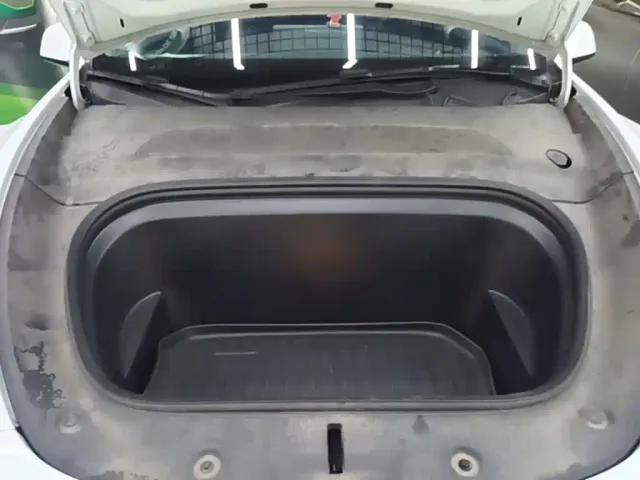 Tesla Model Y — Фото автомобиля 19