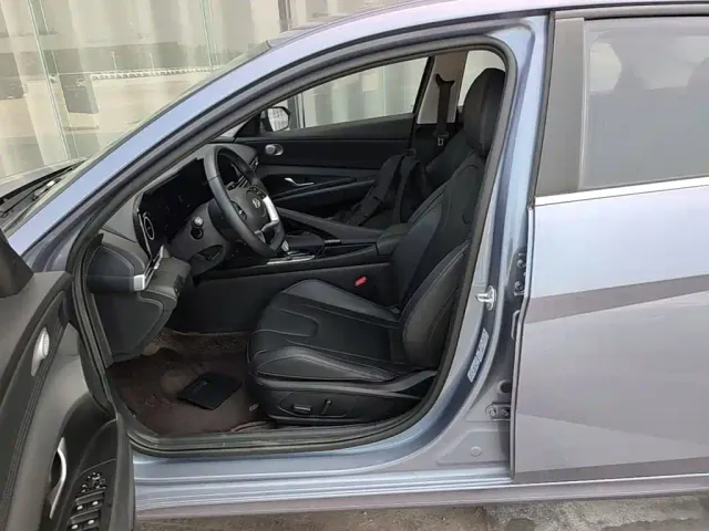 Hyundai Elantra — Фото автомобиля 14
