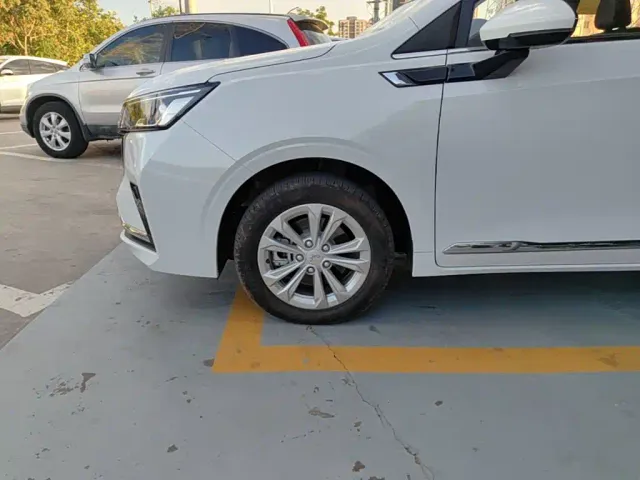 Wuling Jiachen — Фото автомобиля 24