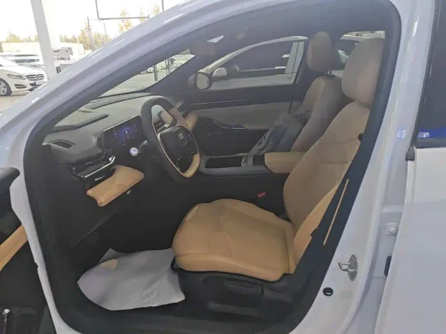 Geely Galaxy L6 — Фото автомобиля 14