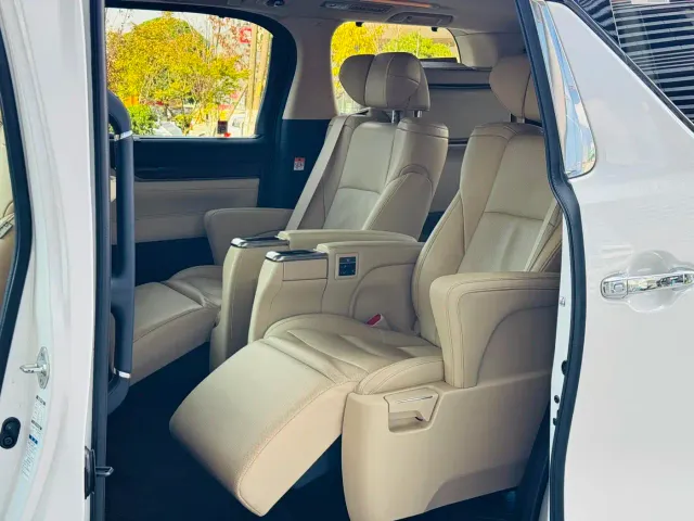 Toyota Alphard — Фото автомобиля 14