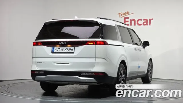 Kia Canival Carnival 4 поколение Дизель 9 мест Prestige — Фото автомобиля 2