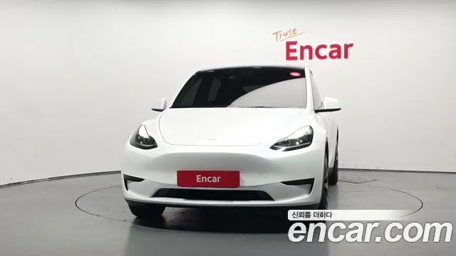 Tesla Model Y — Фото автомобиля 3