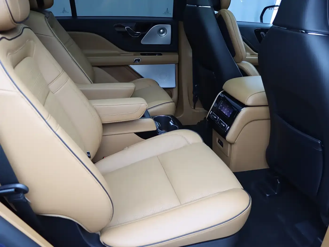 Lincoln Aviator 2022 3.0T V6 AWD Presidential Edition — Фото автомобиля 12
