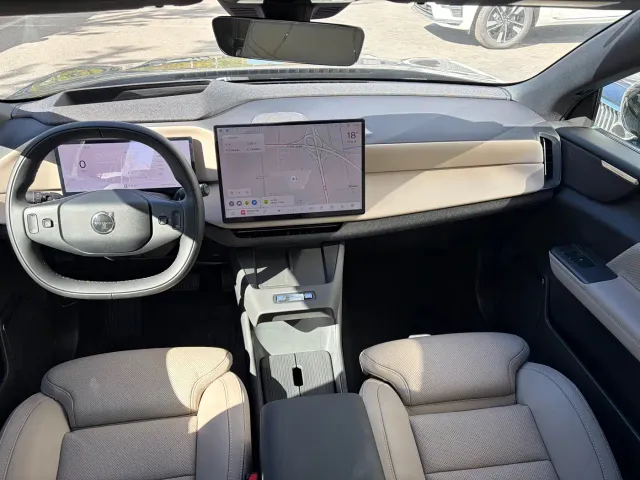 Volvo XC70 Plug-in Hybrid — Фото автомобиля 11