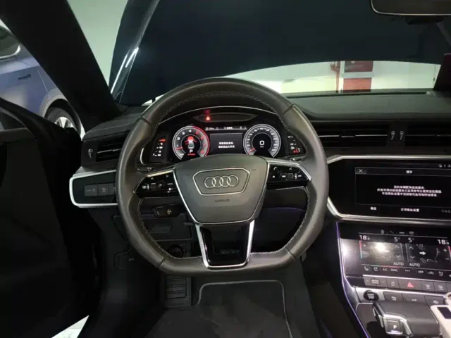 Audi A7L — Фото автомобиля 10