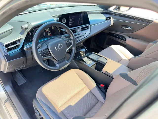 Lexus ES — Фото автомобиля 9