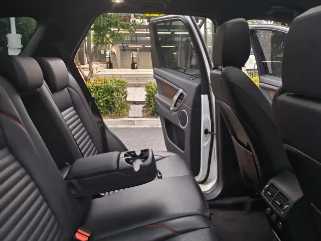 Land Rover Discovery Sport — Фото автомобиля 11