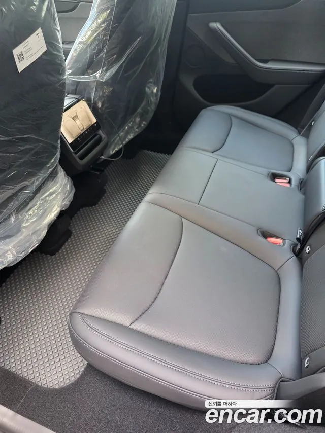 Tesla Model Y — Фото автомобиля 10