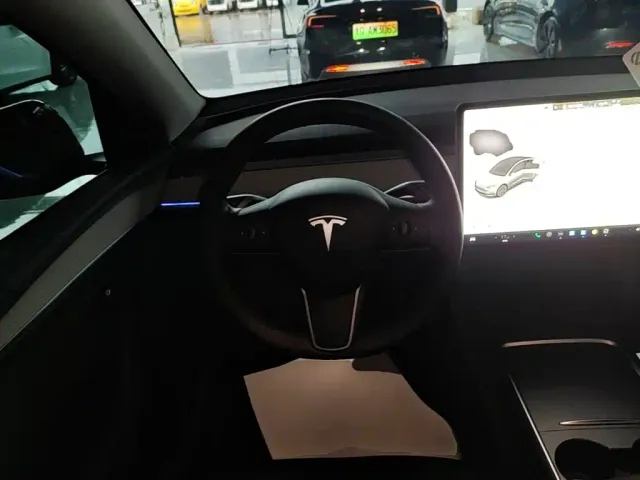 Tesla Model Y — Фото автомобиля 10