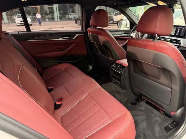 BMW 5 Series — Фото автомобиля 14