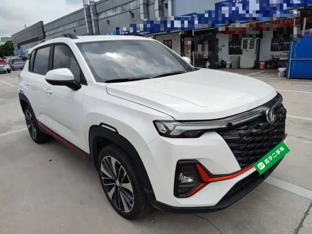 Changan CS35 Plus — Фото автомобиля 3