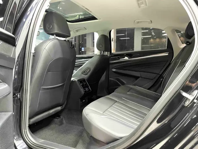 Volkswagen Passat — Фото автомобиля 9
