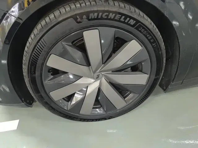 Li Auto i8 — Фото автомобиля 22