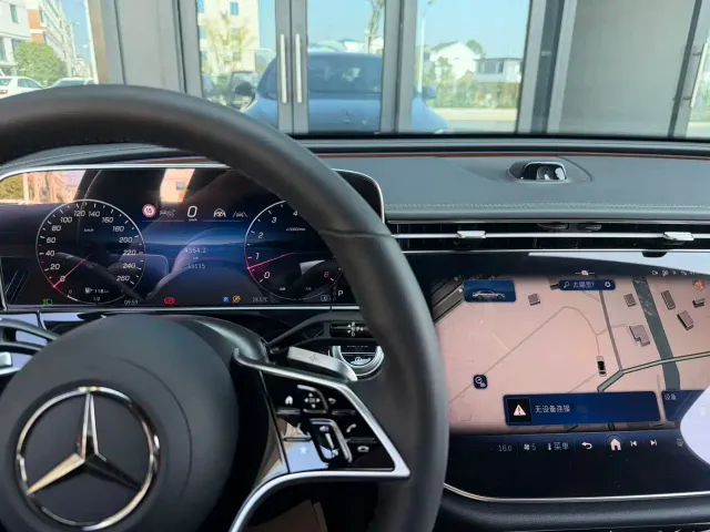 Mercedes-Benz E-Class — Фото автомобиля 5