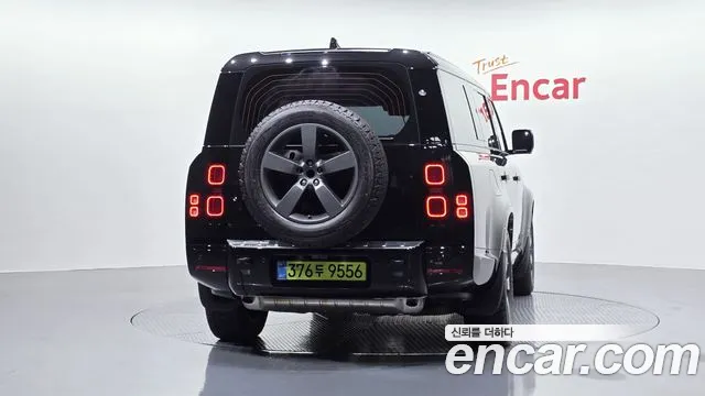 Land Rover Defender — Фото автомобиля 4