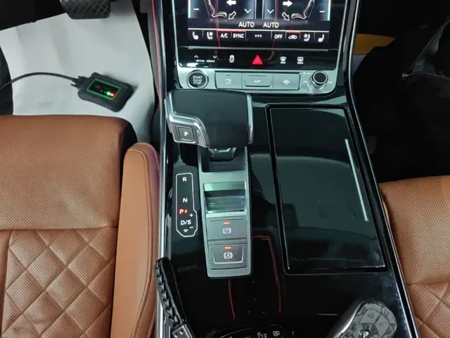 Audi A8 — Фото автомобиля 13