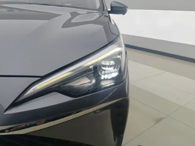 Roewe i5 — Фото автомобиля 5