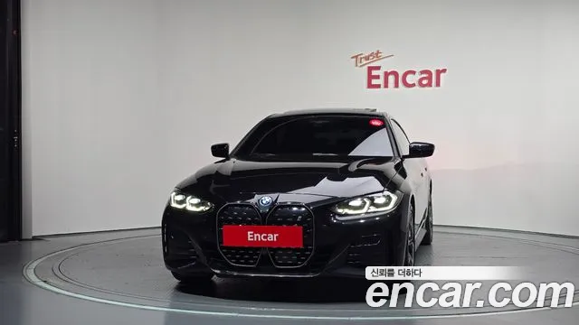 BMW i4 — Фото автомобиля 3