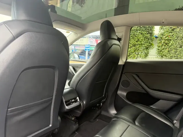 Tesla Model Y — Фото автомобиля 7