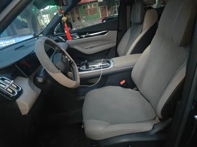 Geely Boyue L — Фото автомобиля 11