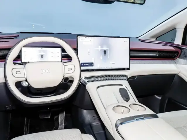 Xpeng X9 — Фото автомобиля 25