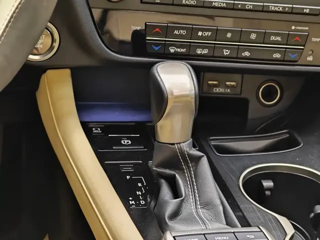 Lexus RX — Фото автомобиля 19