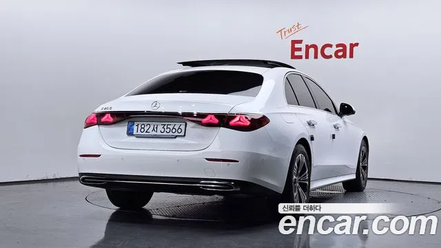 Mercedes-Benz E-Class — Фото автомобиля 2