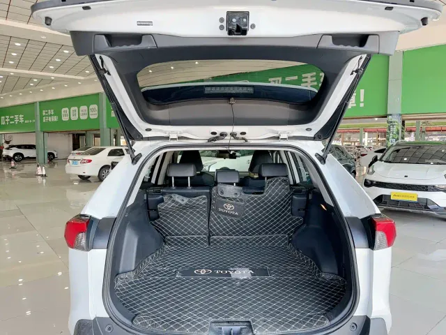 Toyota RAV4 — Фото автомобиля 21