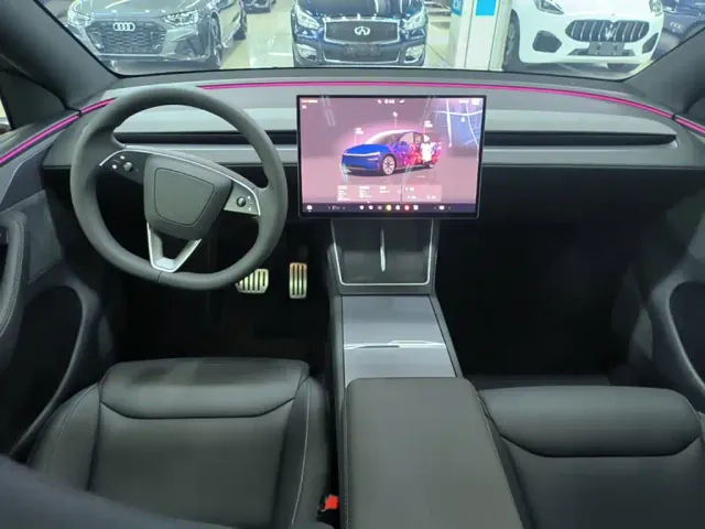 Tesla Model Y L — Фото автомобиля 9