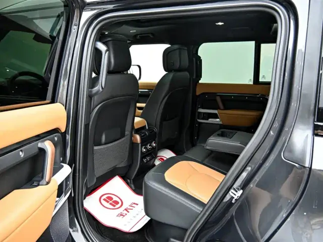Land Rover Defender — Фото автомобиля 13