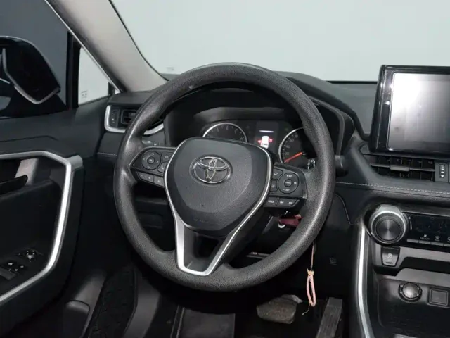 Toyota RAV4 — Фото автомобиля 11