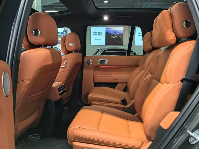 Li Auto L8 — Фото автомобиля 6