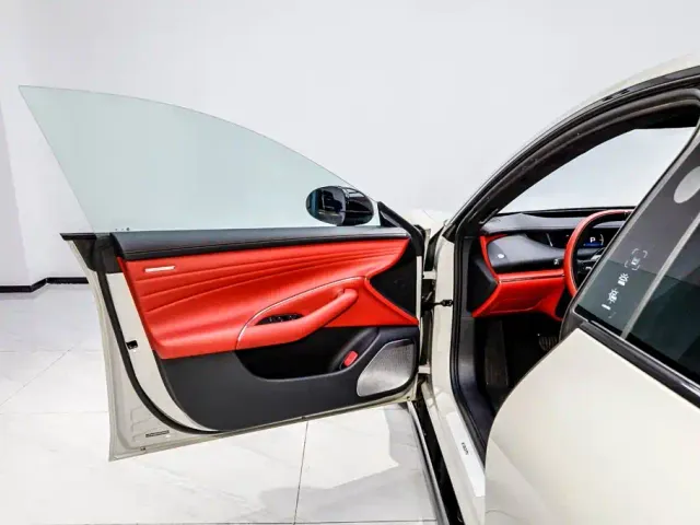 Xiaomi SU7 — Фото автомобиля 8