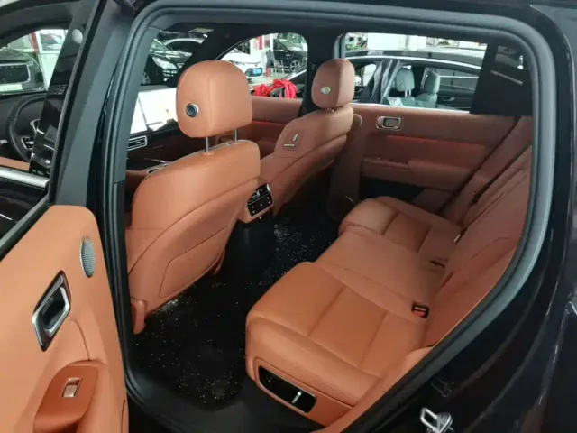 Li Auto L7 — Фото автомобиля 16