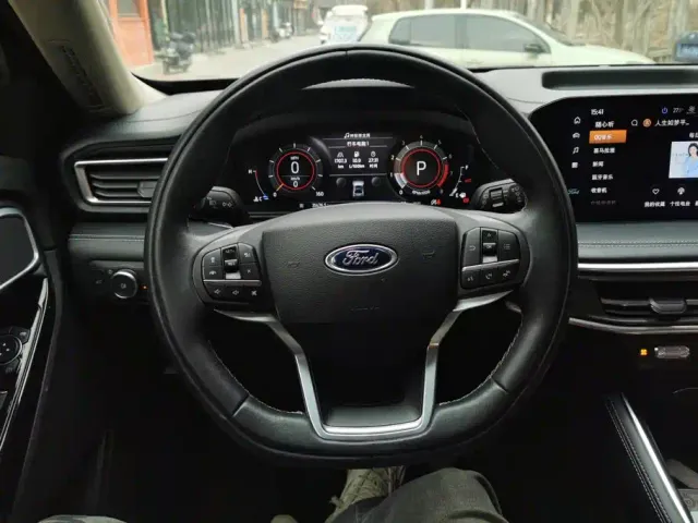 Ford Explorer — Фото автомобиля 15