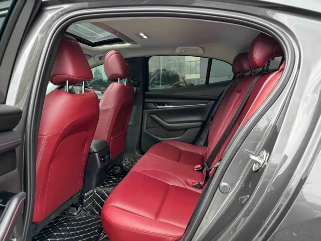 Mazda Axela — Фото автомобиля 6