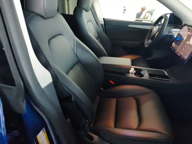 Tesla Model Y — Фото автомобиля 24