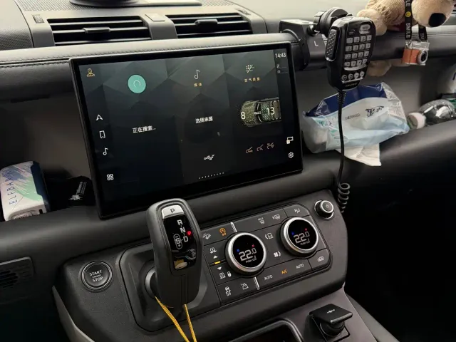 Land Rover Defender — Фото автомобиля 11