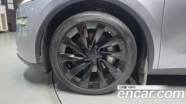 Tesla Model Y — Фото автомобиля 4