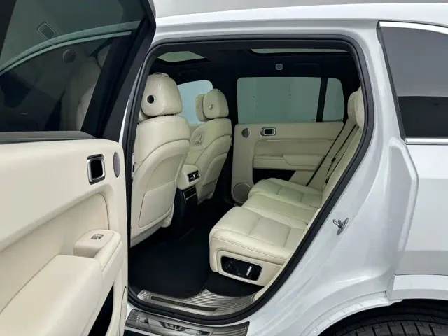 Li Auto L7 — Фото автомобиля 18