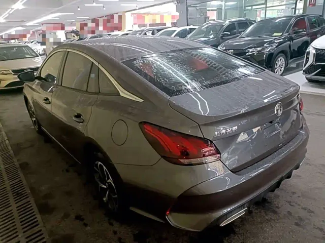 MG MG5 2022 180DVVT CVT Youth Luxury Edition — Фото автомобиля 4