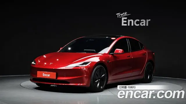 Фотография автомобиля — Tesla Model 3