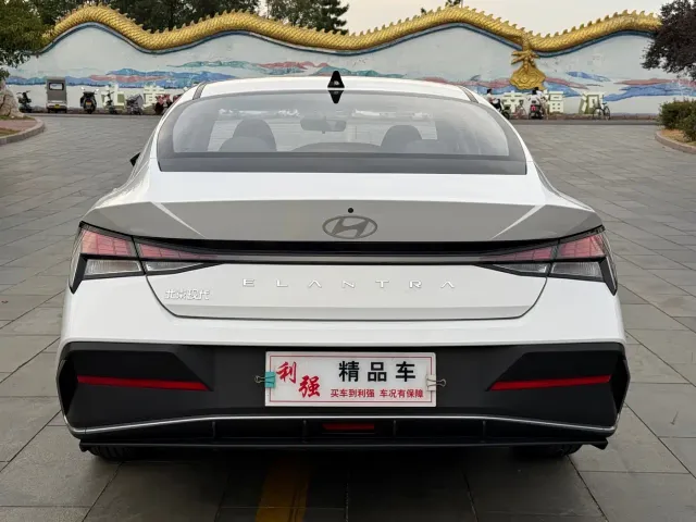 Hyundai Elantra — Фото автомобиля 13