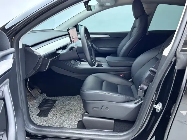 Tesla Model Y — Фото автомобиля 8